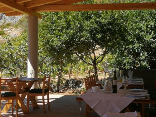 Hostal Apartments Bako Komiza