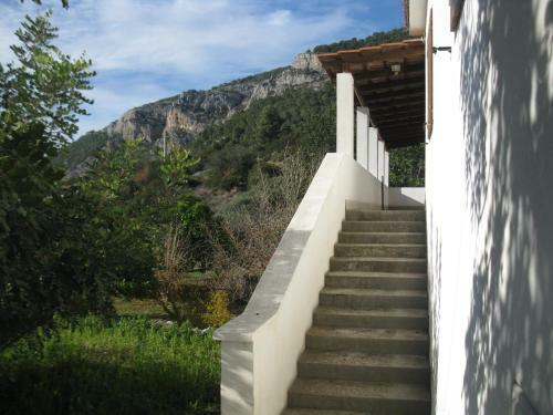 Hostal Apartments Bako Komiza