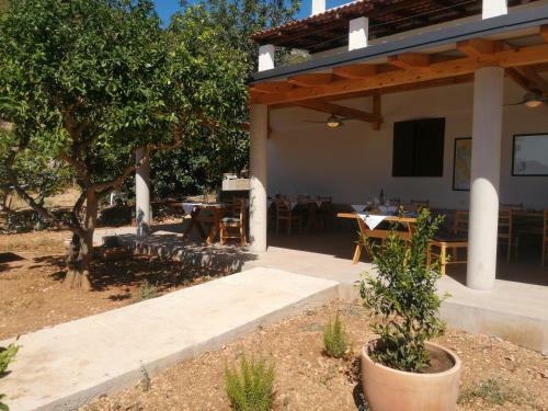 Hostal Apartments Bako Komiza