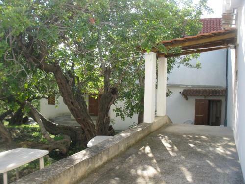 Hostal Apartments Bako Komiza