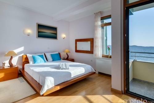 Super Luxuri�se Villa Directly On The Sea