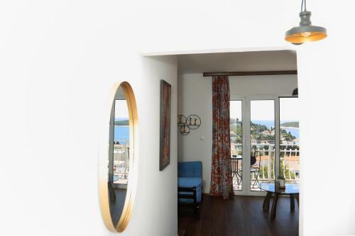 Hostal Tanya-apartments And Rooms