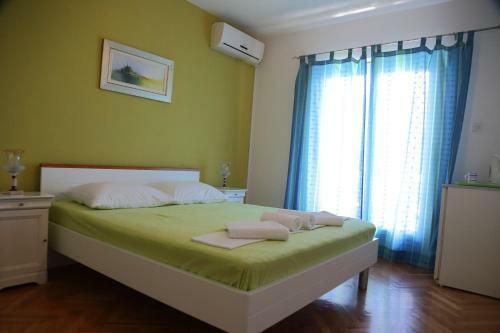 Hostal Tanya-apartments And Rooms