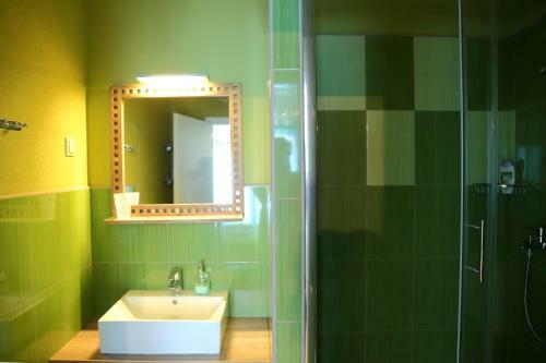 Hostal Tanya-apartments And Rooms