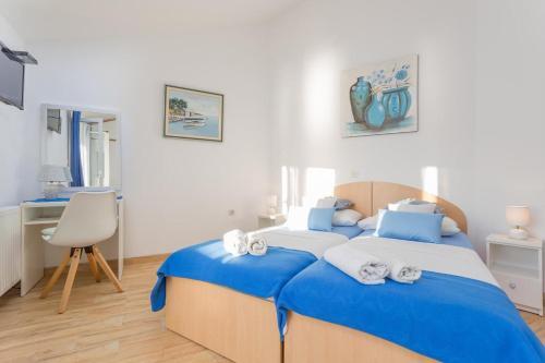 Apartments By The Sea Hvar - 10430