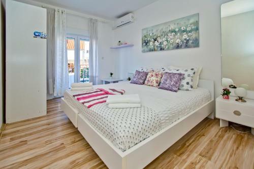 Apartments Ana II