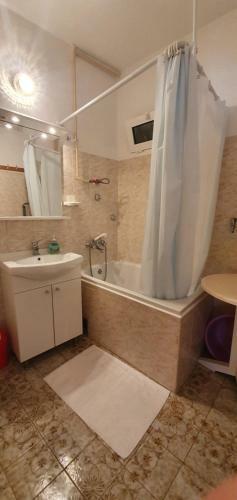 4 An Apartment For 3 In The Center