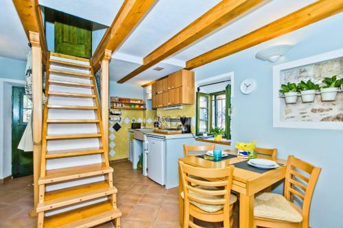 Apartamentos Central Cosy Stone House