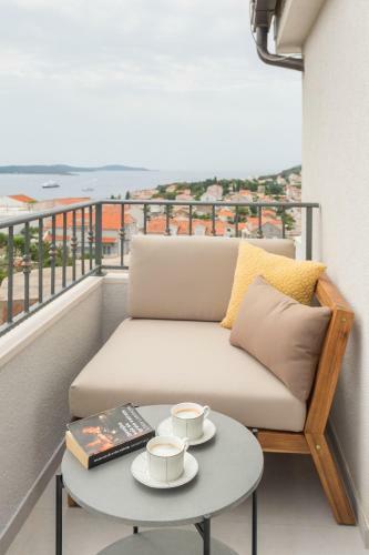 Hostal Hvar Top View Apartments