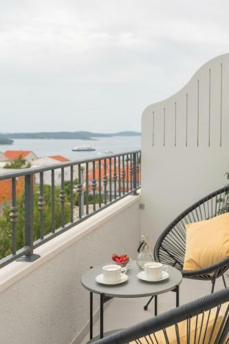 Hostal Hvar Top View Apartments