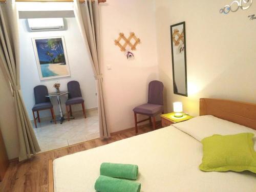 Apartments With A Parking Space Hvar - 9658
