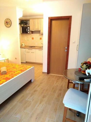 Apartments With A Parking Space Hvar - 9658