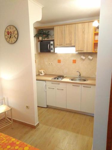 Apartments With A Parking Space Hvar - 9658