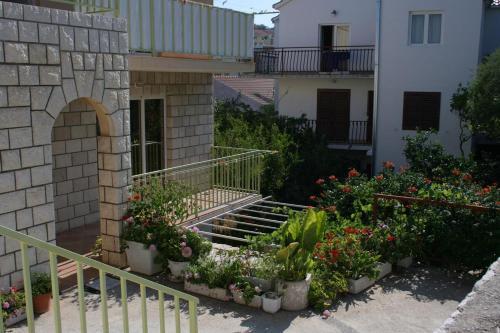 Apartments With A Parking Space Hvar - 9658