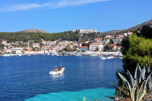 Apartments With A Parking Space Hvar - 9658