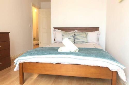 Salthill Seaside Apartment, Two Large Bedrooms.
