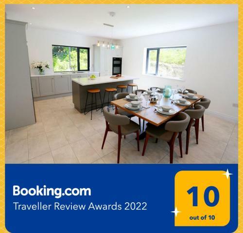 Luxury 6 Bedroom Spiddal Villa, Jacuzzi, Balcony