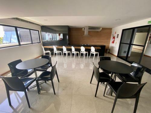 Apartamento Quarto/sala A Uma Quadra Da Praia, Com Vista Mar!