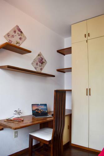 Quarto Em Apto Com Vista Para Itacolomi