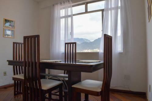 Quarto Em Apto Com Vista Para Itacolomi