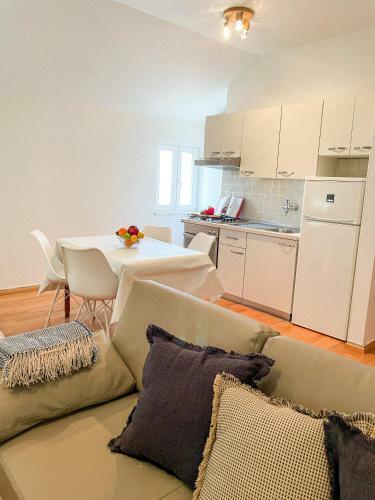 Central Apartment Ira