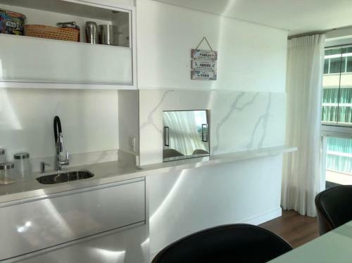 Apartamento Bali Beach Vista Mar Em B. Pi�arras/sc
