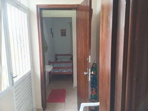 Casa T�rrea Com Piscina � 100 Mts Da Praia