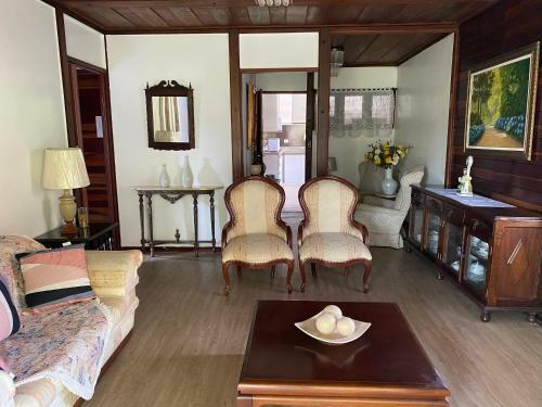 Casa Agrad�vel Com Piscina, A Poucos Passos Da Praia
