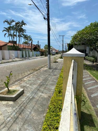 Casa Agrad�vel Com Piscina, A Poucos Passos Da Praia