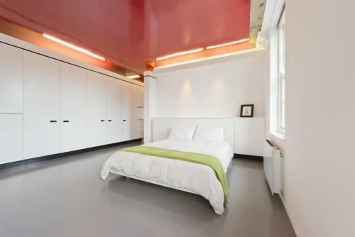 Central Designer Apartment With River Views
