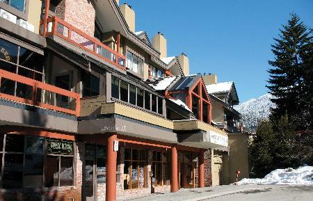 Hotel Whistler Village Inn & Suites