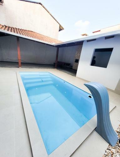 Resid�ncia White House - Casa De Piscina Em Penha.