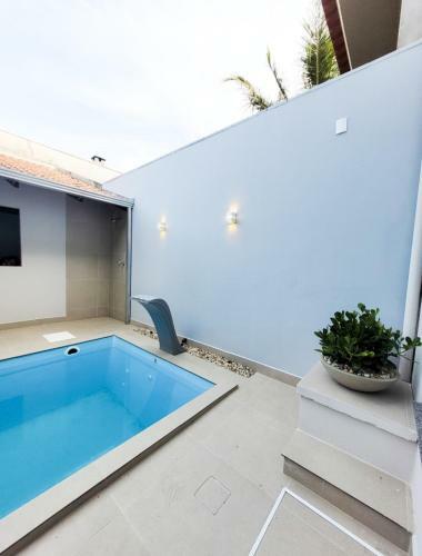 Resid�ncia White House - Casa De Piscina Em Penha.