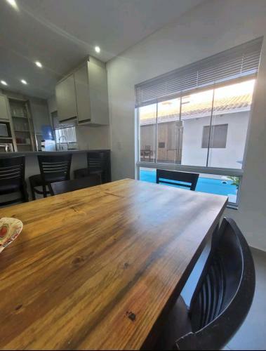 Resid�ncia White House - Casa De Piscina Em Penha.