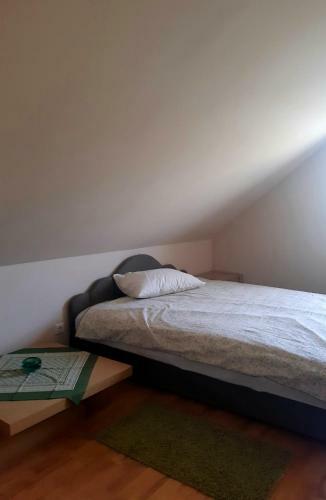 Szem�rmetes Erzs�k Nyaral�h�z