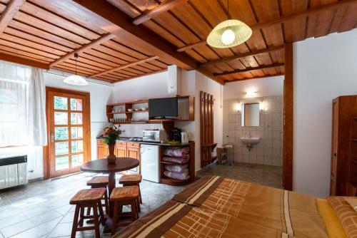 Hostal Nyugalom Apartman Hercegk�t