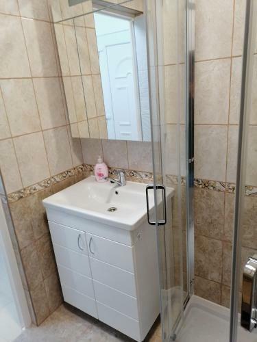 L�dy Apartman