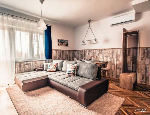 Sir�ly Apartman Fony�d