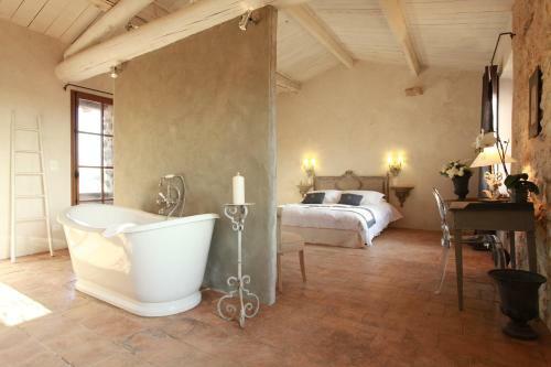 Hostal Les Remparts