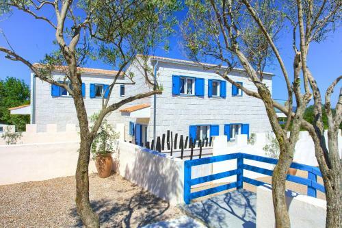 Villa Pax Houses