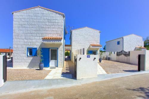Villa Pax Houses