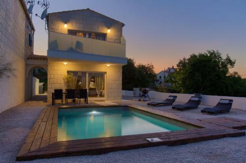 Villa Pax Houses