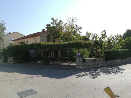 Hostal Guest House Krk Town Centre