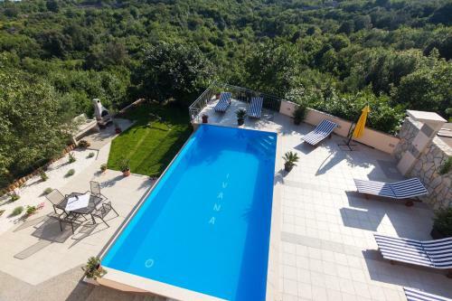 Apartments With Pool Ivana Krk