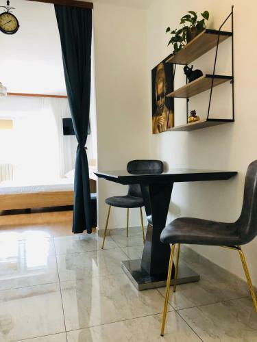 Studio Apartmani ?jarne?i??