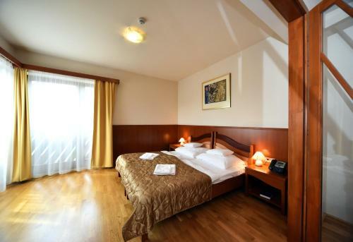 Hotel Kum�nia