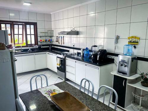 Casa Para 9 Pessoas, Com Piscina E Churrasqueira