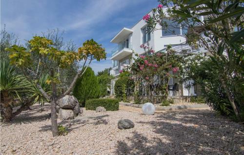 Amazing Home In Krk With 8 Bedrooms