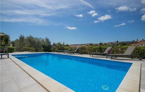 Amazing Home In Krk With 8 Bedrooms