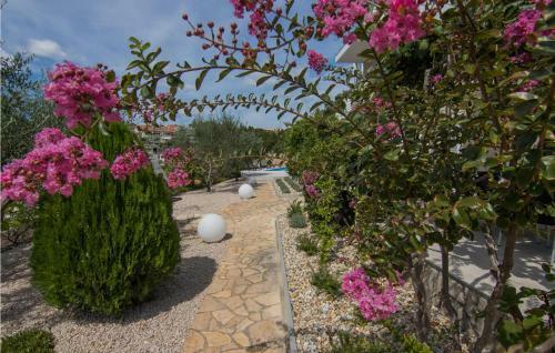 Amazing Home In Krk With 8 Bedrooms